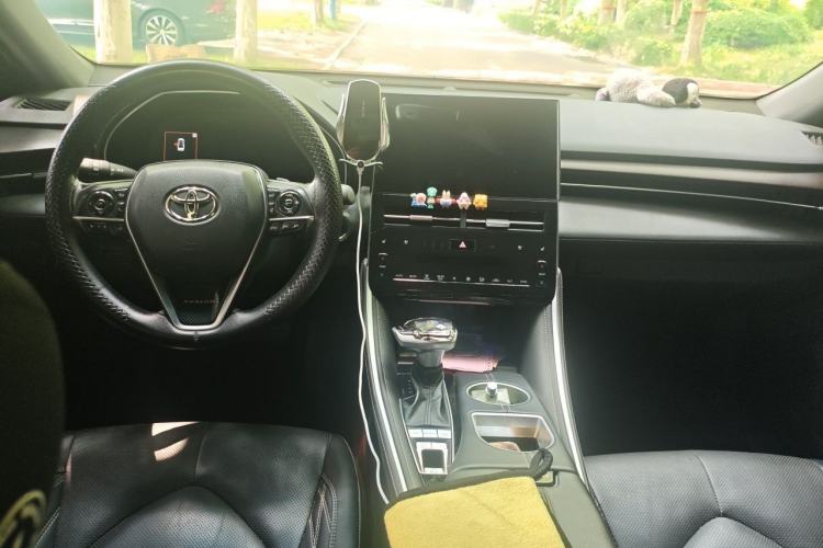Used Toyota Avalon 2023 2.5L Touring Premium Edition Center Console