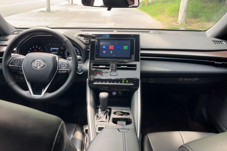 Used Toyota Avalon 2023 2.0L Progressive Edition Center Console