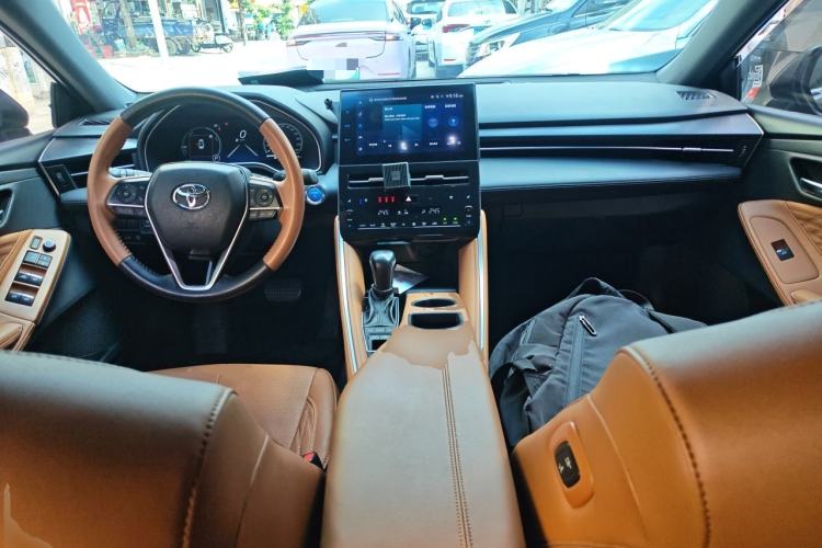 Used Toyota Avalon 2023 Dual-Motor 2.5L XLE Prestige Edition Center Console