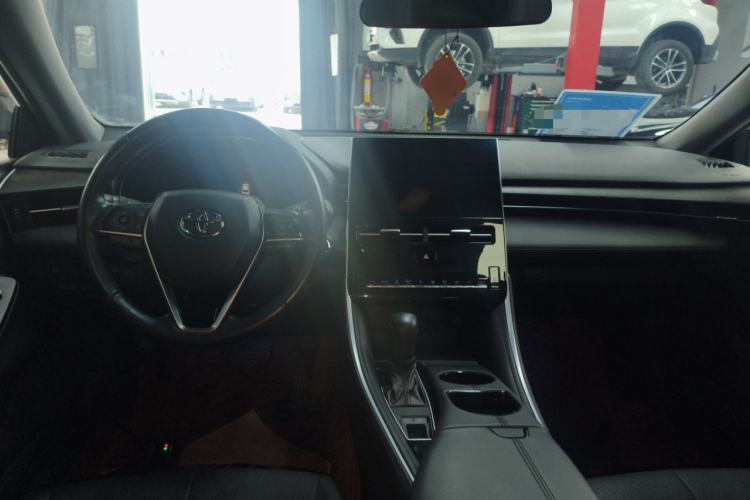 Used Toyota Avalon 2023 2.0L Luxury Edition Center Console