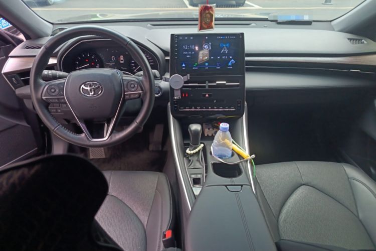 Used Toyota Avalon 2023 2.0L Premium Edition Center Console