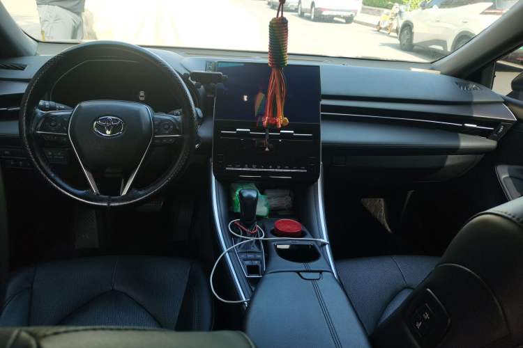 Used Toyota Avalon 2023 2.5L Luxury Edition Center Console