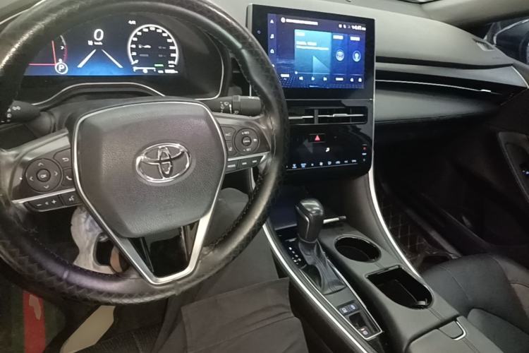 Used Toyota Avalon 2023 2.0L XLE Deluxe Edition Center Console