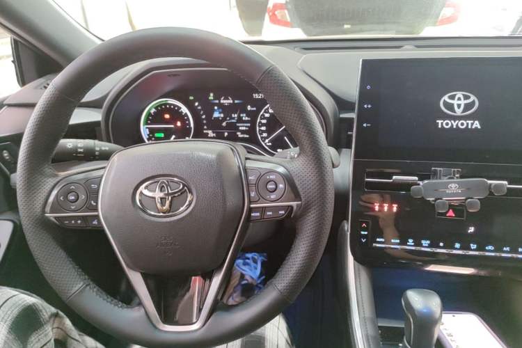 Used Toyota Avalon 2023 Dual-Engine 2.5L Luxury Edition Center Console