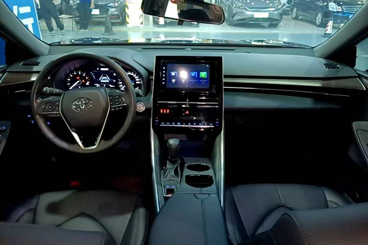 Used Toyota Avalon 2023 2.0L Premium Edition Center Console