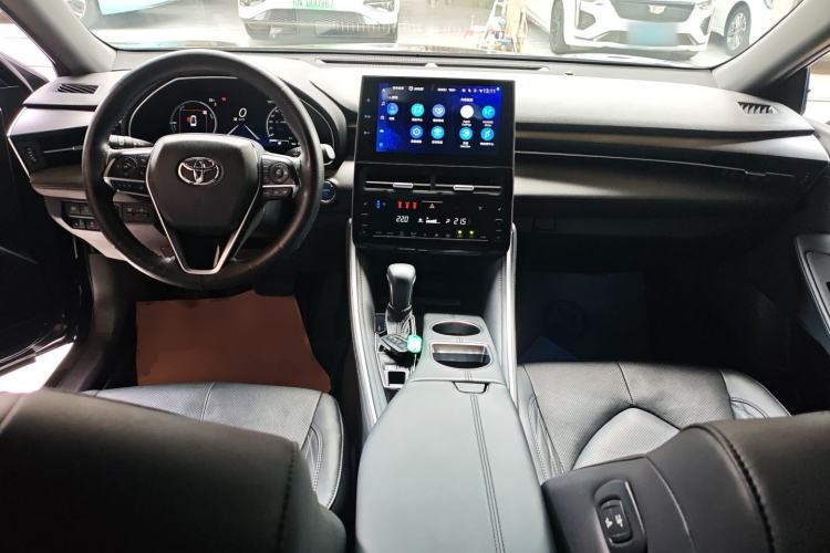 Used Toyota Avalon 2023 Dual-Motor 2.5L XLE Prestige Edition Center Console