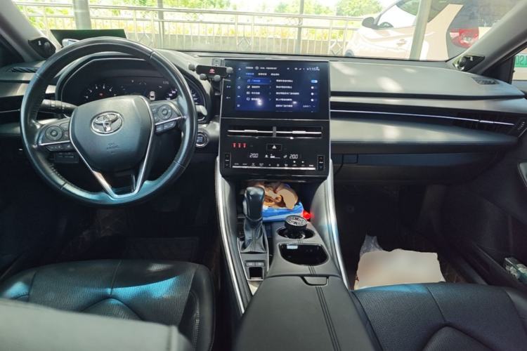 Used Toyota Avalon 2023 2.0L Luxury Edition Center Console