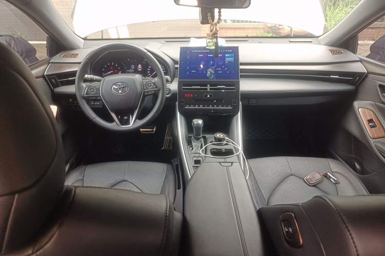 Used Toyota Avalon 2023 2.5L Luxury Edition Center Console