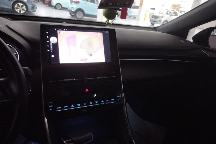 Used Toyota Avalon 2023 Dual-Motor 2.5L Progressive Edition Center Console
