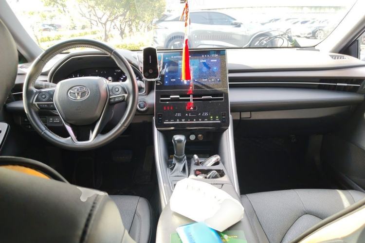 Used Toyota Avalon 2023 2.0L Luxury Edition Center Console