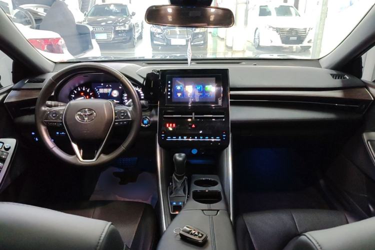 Used Toyota Avalon 2023 2.0L Premium Edition Center Console