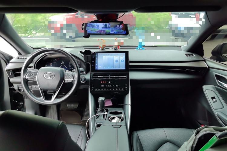 Used Toyota Avalon 2023 2.0L XLE Deluxe Edition Center Console