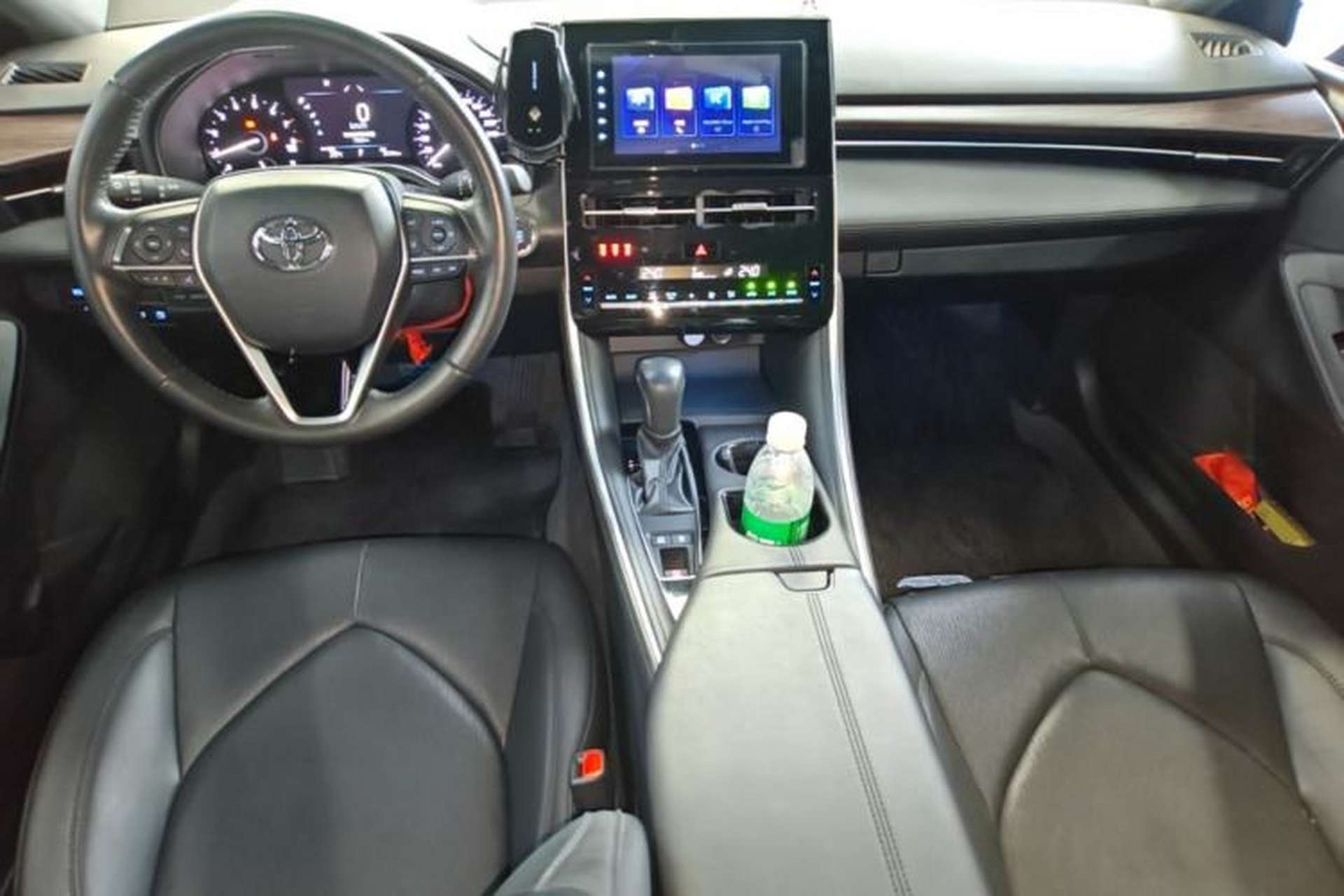 Used Toyota Avalon 2023 2.0L Luxury Edition Center Console