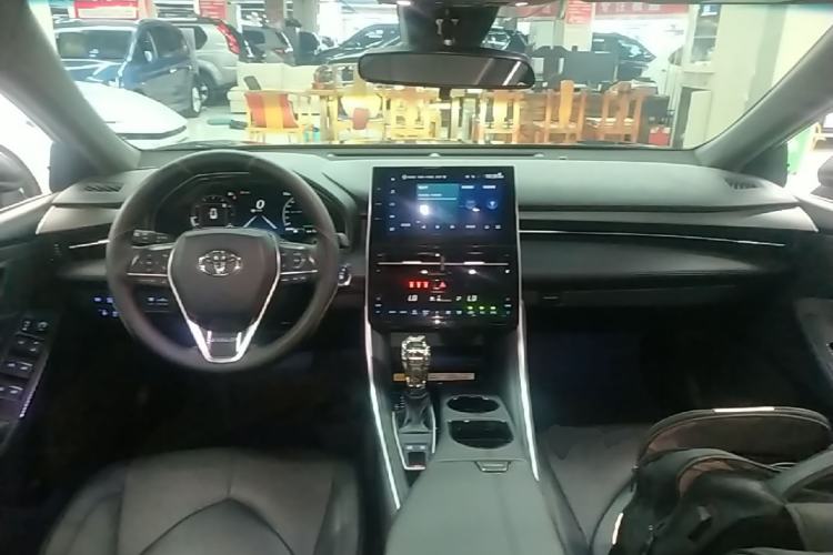 Used Toyota Avalon 2023 2.0L XLE Deluxe Edition Center Console
