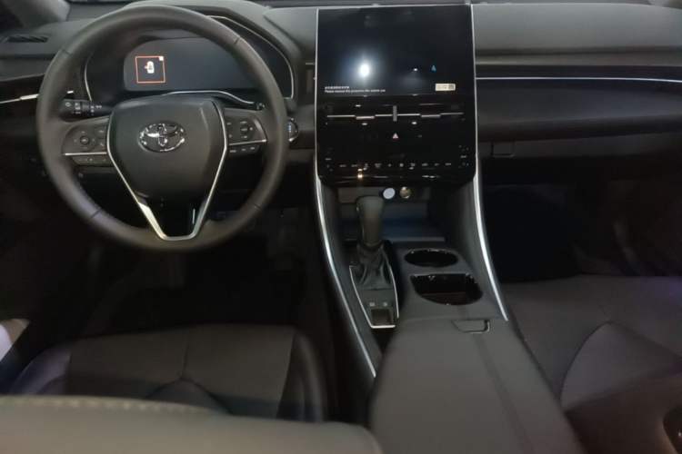 Used Toyota Avalon 2023 2.0L XLE Deluxe Edition Center Console