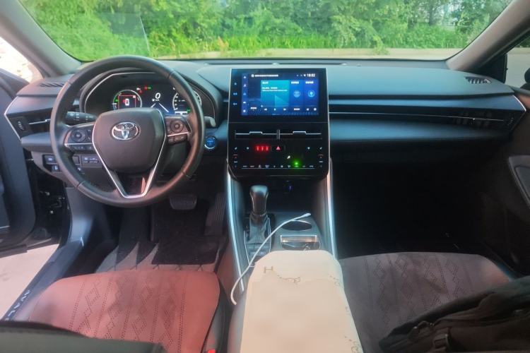 Used Toyota Avalon 2023 Dual-Motor 2.5L XLE Prestige Edition Center Console