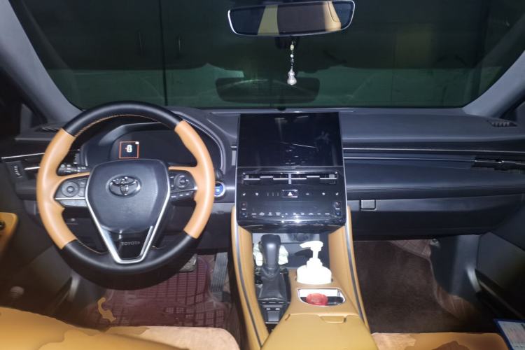 Used Toyota Avalon 2023 Dual-Motor 2.5L XLE Prestige Edition Center Console