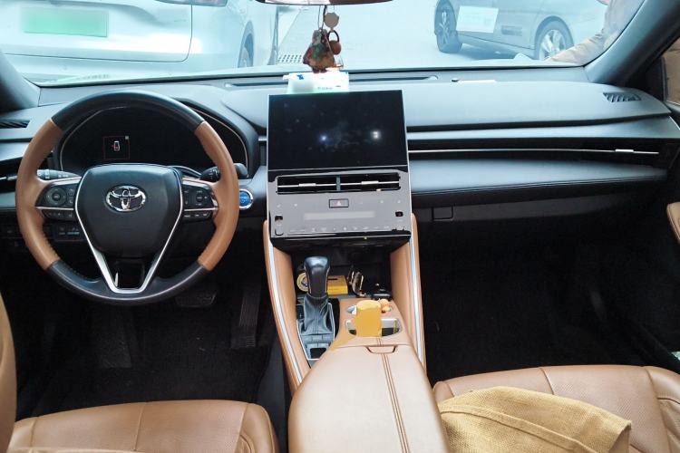 Used Toyota Avalon 2023 Dual-Motor 2.5L XLE Prestige Edition Center Console