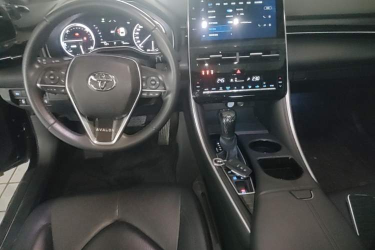 Used Toyota Avalon 2023 Dual-Engine 2.5L Luxury Edition Center Console