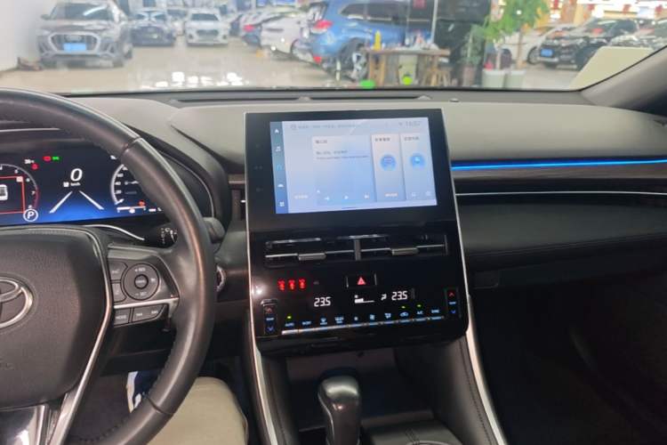 Used Toyota Avalon 2023 2.0L Premium Edition Center Console