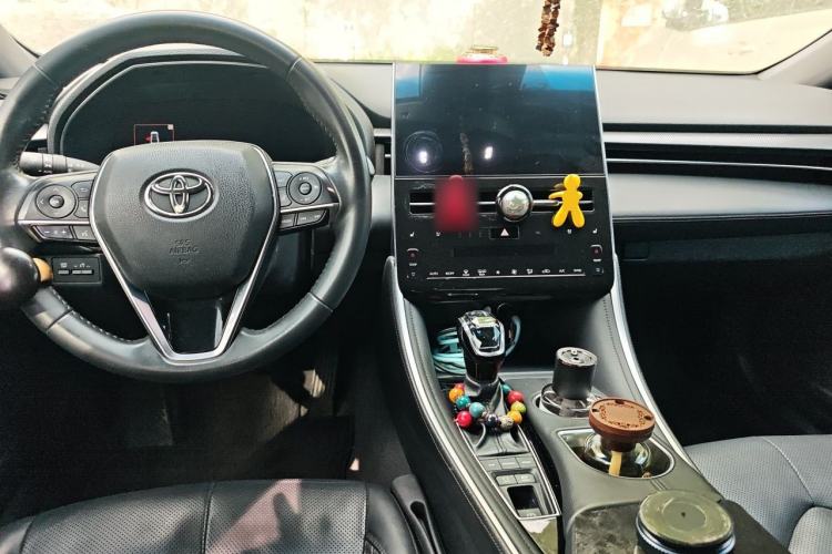 Used Toyota Avalon 2023 Dual-Motor 2.5L XLE Prestige Edition Center Console