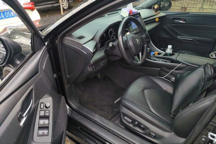 Used Toyota Avalon 2023 Dual-Engine 2.5L Luxury Edition Driver Seat