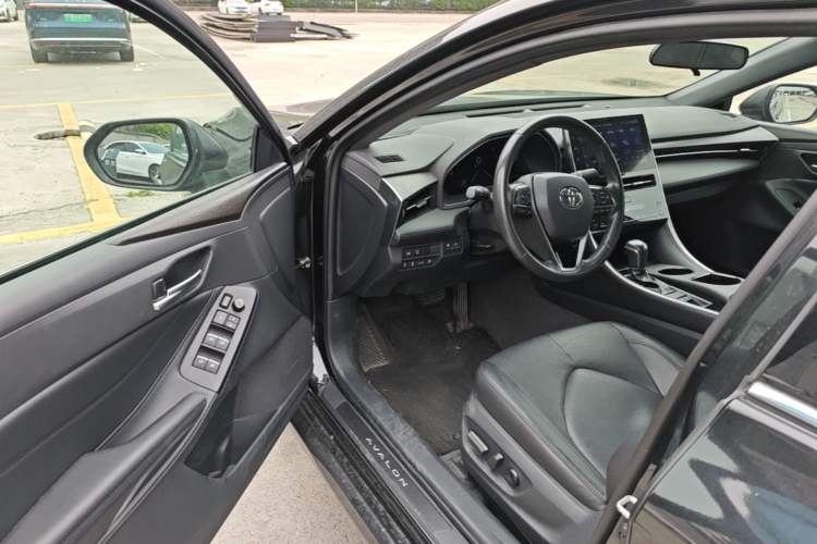 Used Toyota Avalon 2023 2.0L XLE Deluxe Edition Driver Seat