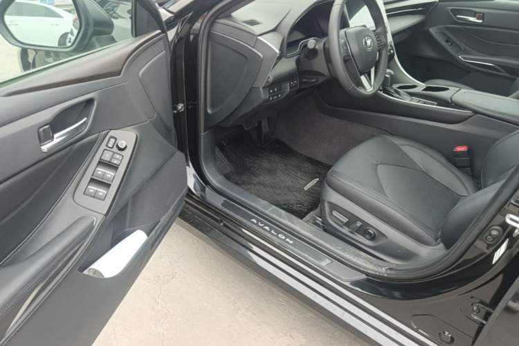 Used Toyota Avalon 2023 2.0L XLE Deluxe Edition Driver Seat