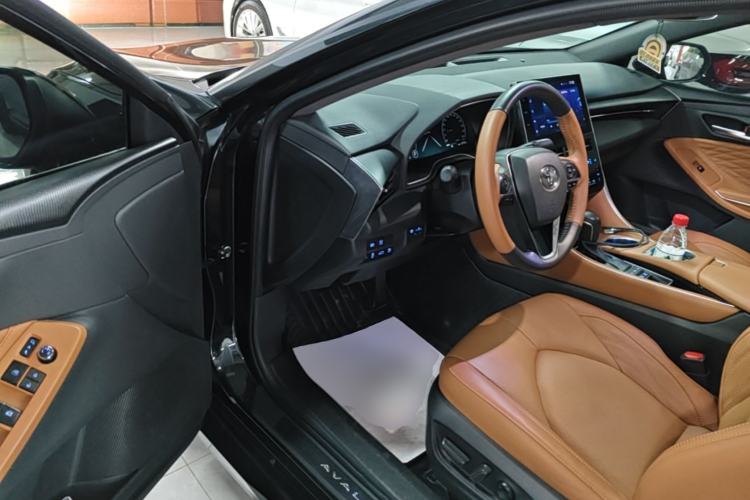Used Toyota Avalon 2023 Dual-Motor 2.5L XLE Prestige Edition Driver Seat