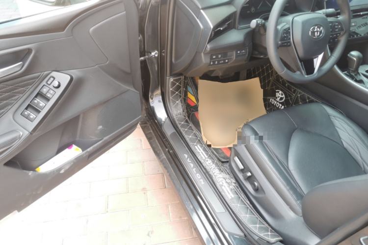 Used Toyota Avalon 2023 2.5L Touring Premium Edition Driver Seat