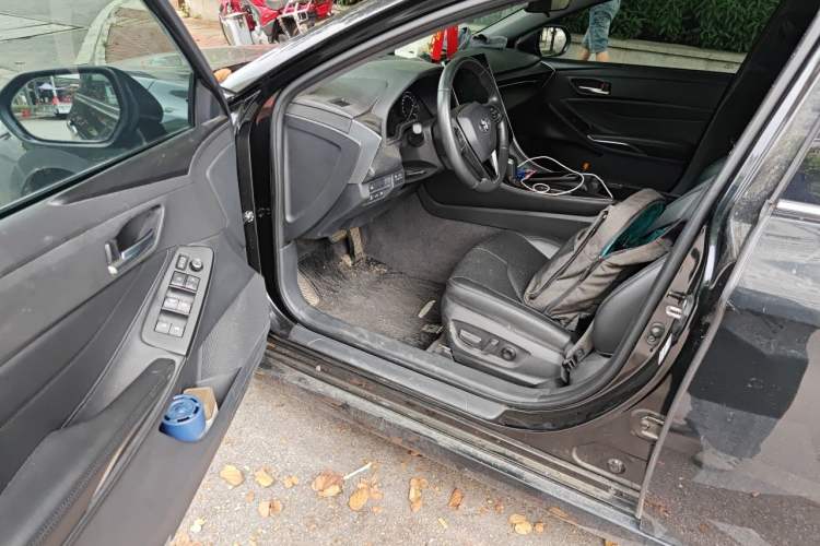 Used Toyota Avalon 2023 Dual-Engine 2.5L Luxury Edition Driver Seat
