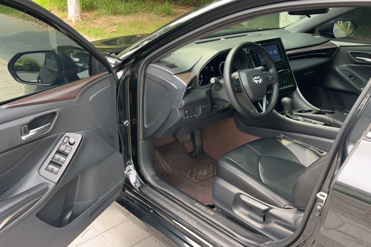 Used Toyota Avalon 2023 2.0L Progressive Edition Driver Seat