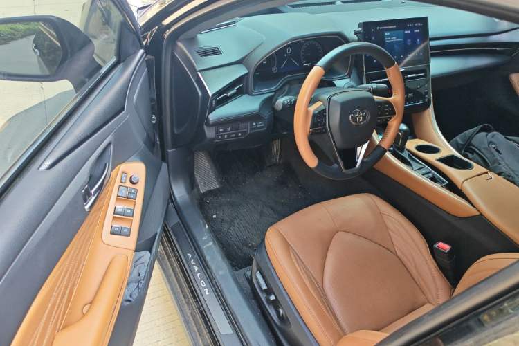 Used Toyota Avalon 2023 Dual-Motor 2.5L XLE Prestige Edition Driver Seat
