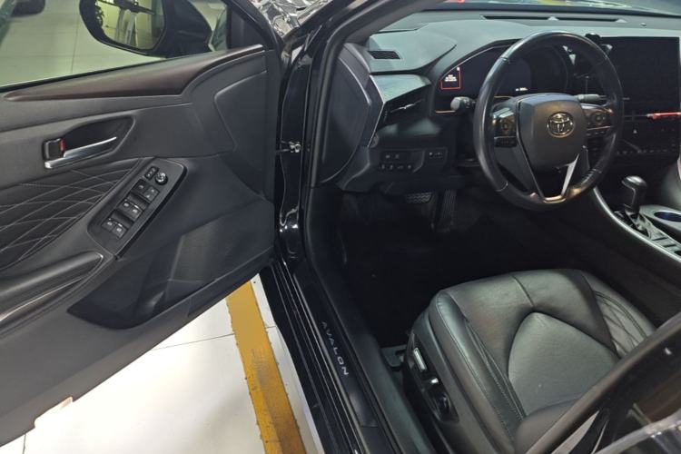Used Toyota Avalon 2023 2.5L Touring Premium Edition Driver Seat