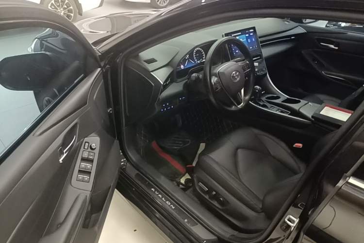 Used Toyota Avalon 2023 2.0L XLE Deluxe Edition Driver Seat