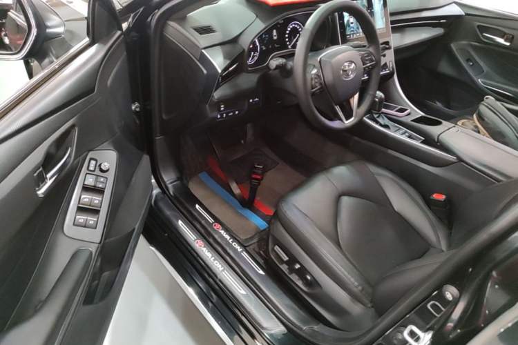 Used Toyota Avalon 2023 Dual-Engine 2.5L Luxury Edition Driver Seat
