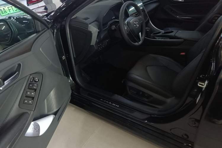 Used Toyota Avalon 2023 2.0L XLE Deluxe Edition Driver Seat
