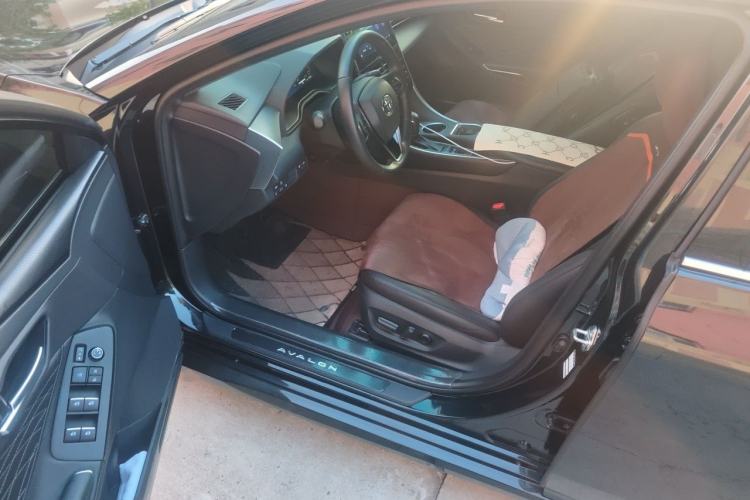 Used Toyota Avalon 2023 Dual-Motor 2.5L XLE Prestige Edition Driver Seat