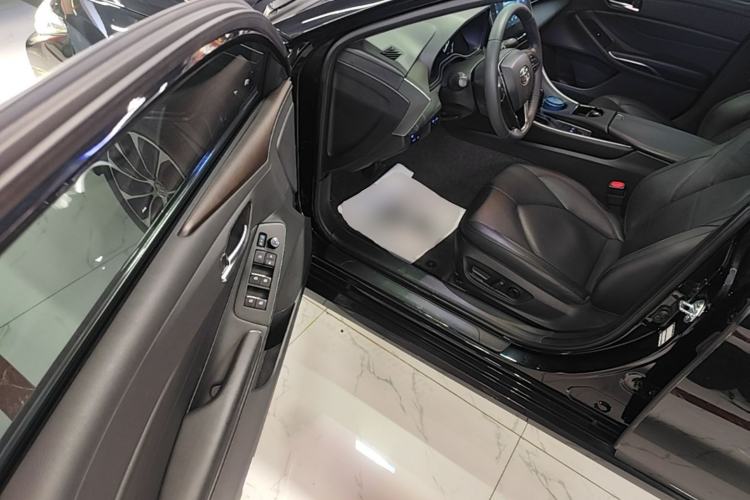 Used Toyota Avalon 2023 2.0L Luxury Edition Driver Seat
