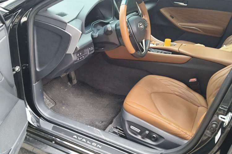 Used Toyota Avalon 2023 Dual-Motor 2.5L XLE Prestige Edition Driver Seat