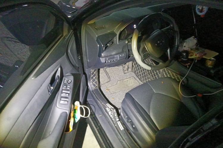Used Toyota Avalon 2023 Dual-Engine 2.5L Luxury Edition Driver Seat