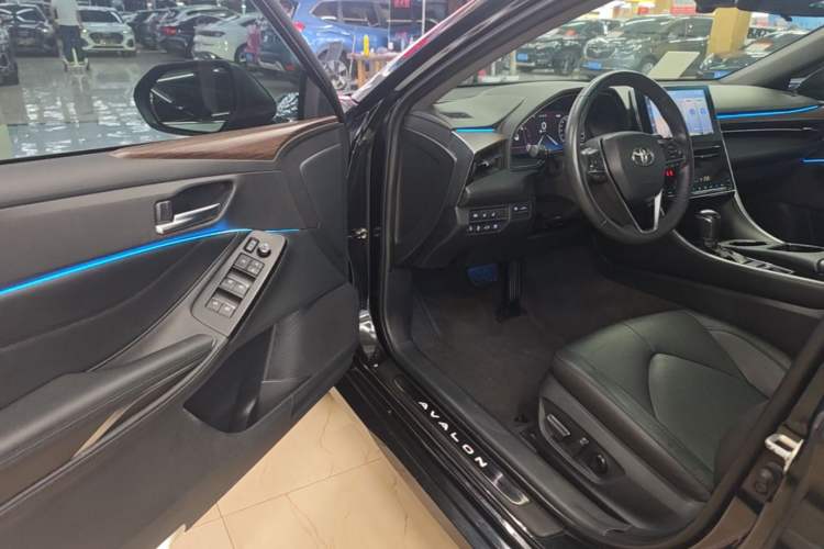 Used Toyota Avalon 2023 2.0L Premium Edition Driver Seat