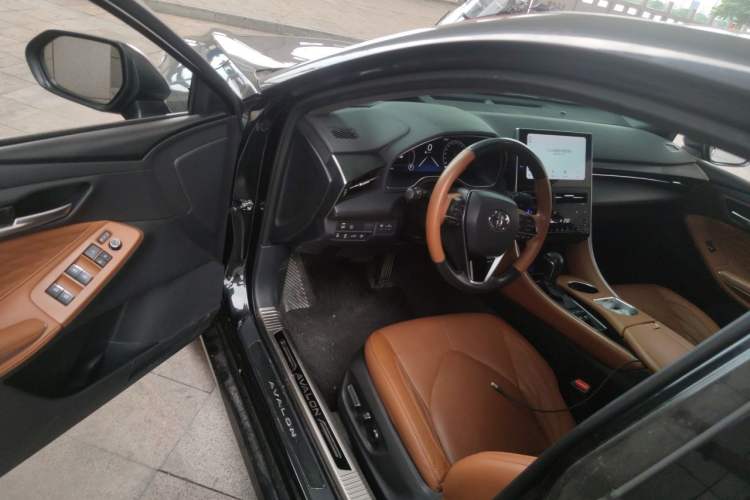 Used Toyota Avalon 2023 Dual-Motor 2.5L XLE Prestige Edition Driver Seat