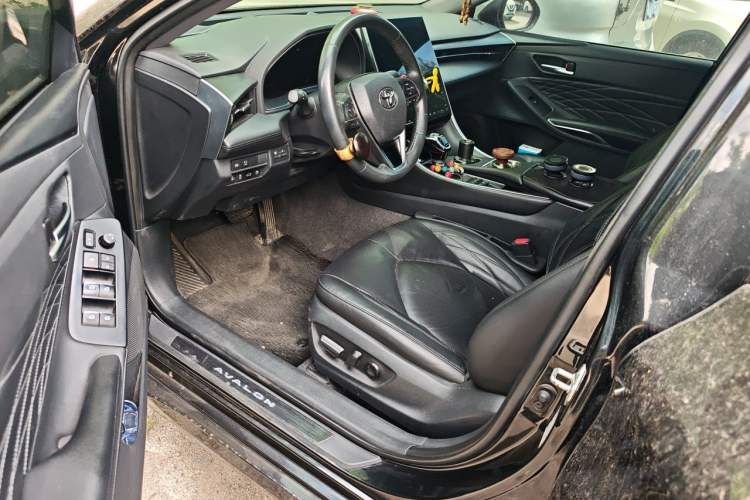 Used Toyota Avalon 2023 Dual-Motor 2.5L XLE Prestige Edition Driver Seat