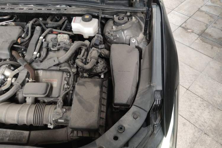 Used Toyota Avalon 2023 Dual-Motor 2.5L XLE Prestige Edition Engine Bay Left