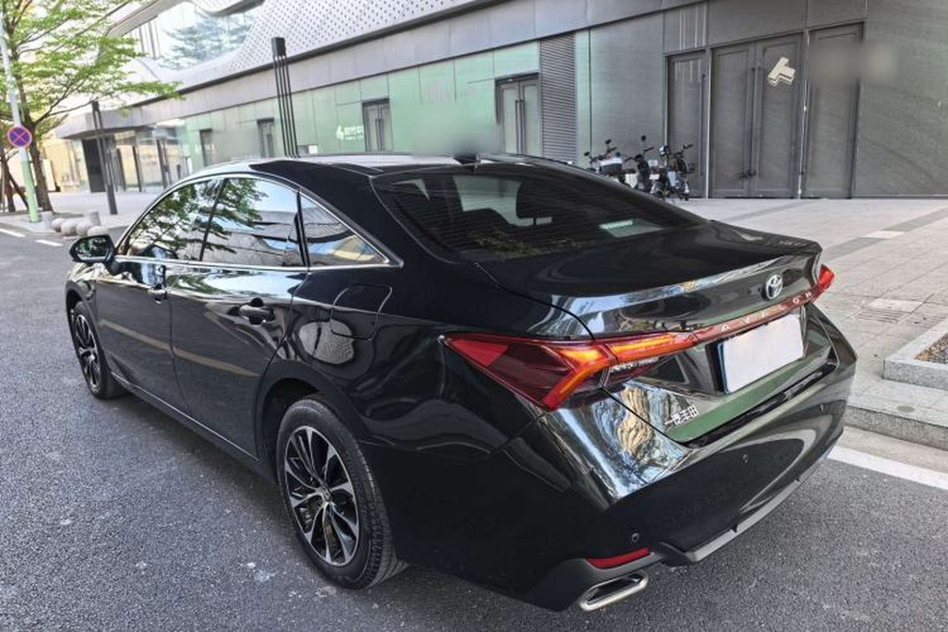 Used Toyota Avalon 2023 2.0L Premium Edition Exterior 2