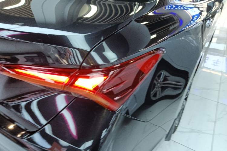Used Toyota Avalon 2023 2.0L Luxury Edition Exterior 3