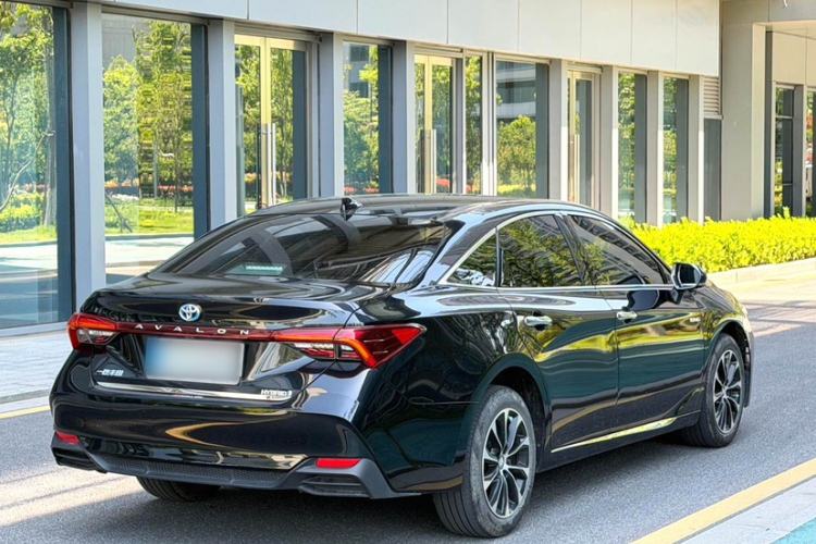 Used Toyota Avalon 2023 Dual-Engine 2.5L Luxury Edition Exterior 4
