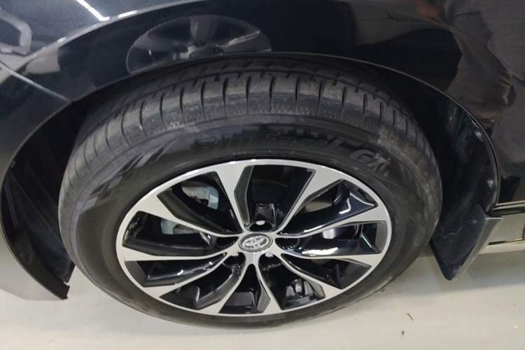 Used Toyota Avalon 2023 2.0L Premium Edition Exterior 4