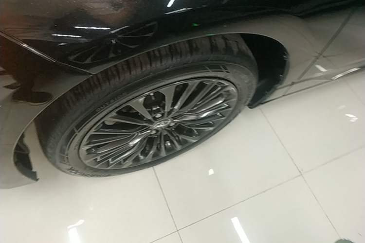 Used Toyota Avalon 2023 2.0L XLE Deluxe Edition Exterior 4